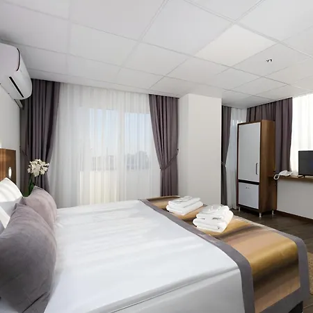 Hotel River Elite 3*