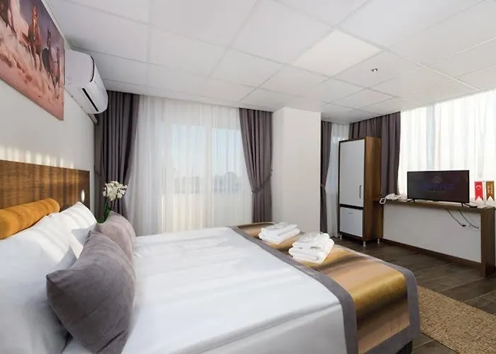 River Elite Hotel 3*