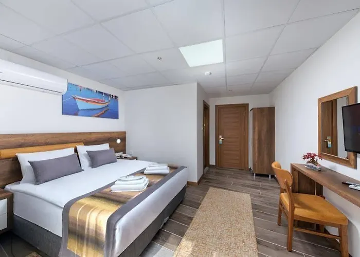 Hotel River Elite 3*