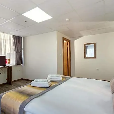 River Elite Hotel 3*