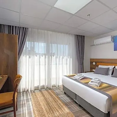 Hotel River Elite 3*