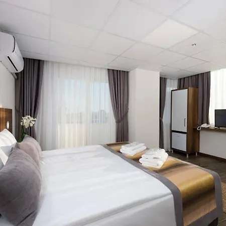 Grand Gulluk Center Hotell 3*