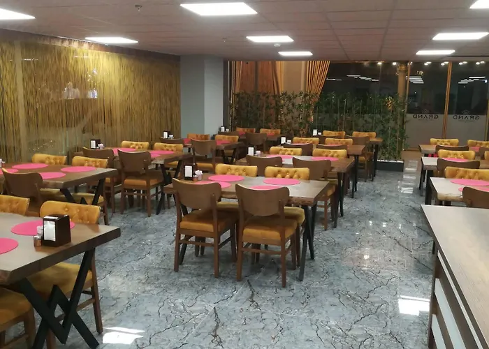 Hotel River Elite 3*