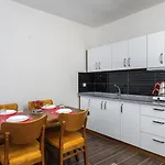 River Elite 3*